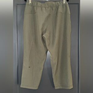Lululemon cropped tapered leg pants